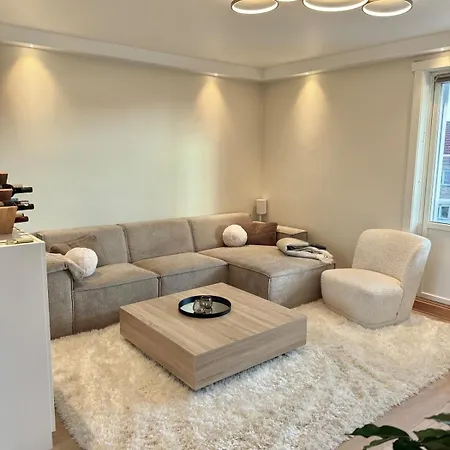 Bright And Pretty Penthouse With Sunny Balcony Διαμέρισμα *